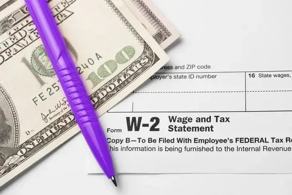 w 2 vs w 4, how much tax